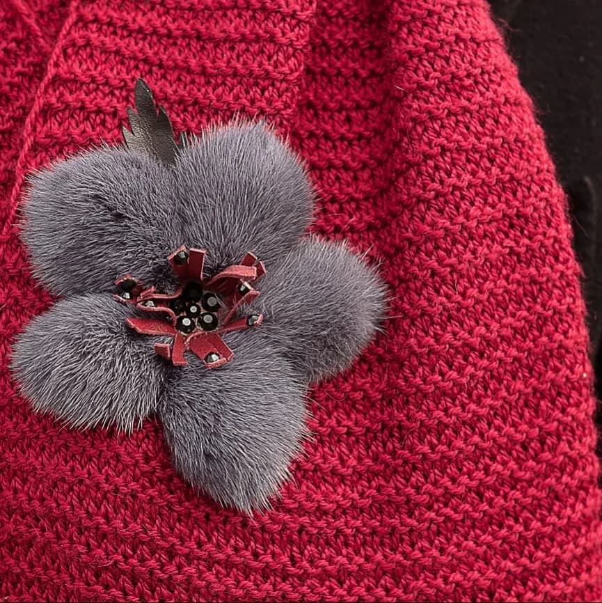 Серая норковая брошь-цветок