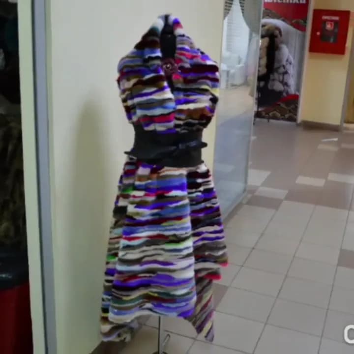 Длинное норковое пальто из разноцветного меха