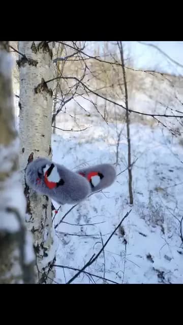 Серые норковые варежки со снегирями