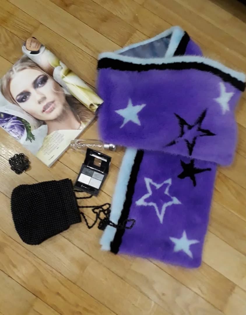 Сиреневый шарф из куницы со звёздами