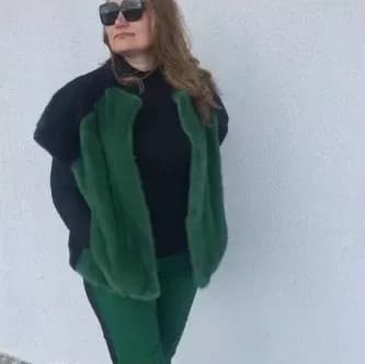 Чёрно-зелёный норковый жилет